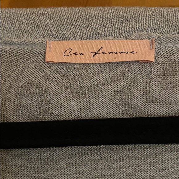 Light Blue Knot Top With Contrasting Print Sleeves Size M - Picture 3 of 6